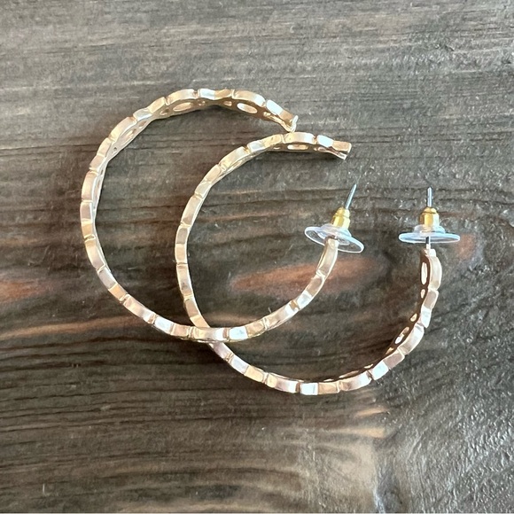 Marlyn Schiff Gold XOXO Hoop Earrings New - Picture 3 of 4